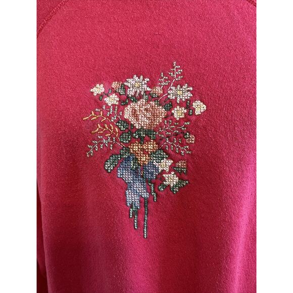 VINTAGE M L Grannycore Sweatshirt Floral Embroidered BY Hand Cottage Needlepoint - Picture 2 of 12